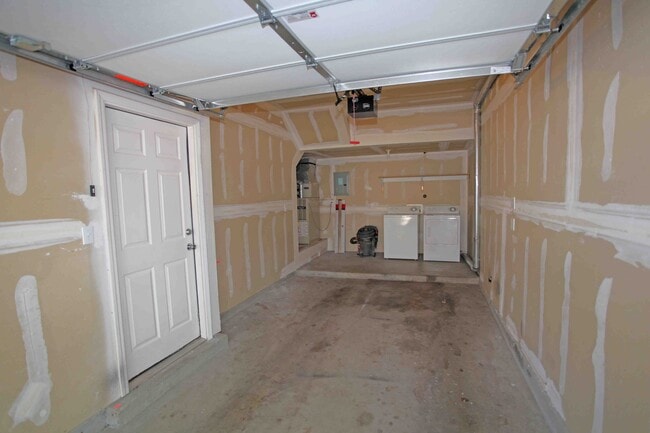 Building Photo - 12 Short Dr