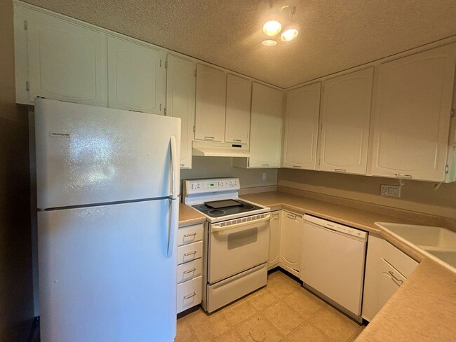 Building Photo - Very Nice 2 Bedroom 2 Bath At Morningside ...