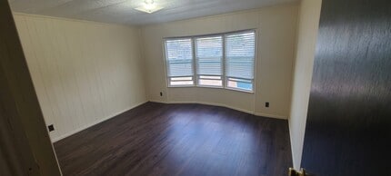 Building Photo - 3250 W Echo Dr