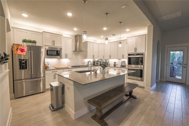 Foto del edificio - 17600 Chino Ln