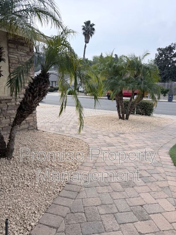 Building Photo - 1320 La Miranda Ave