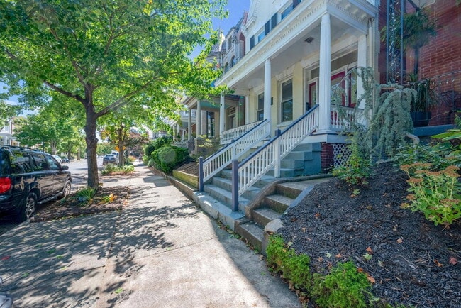 Photo - 2215 W Grace St Apartment