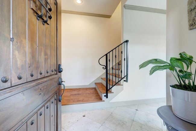 Building Photo - 514 Cortlandt St