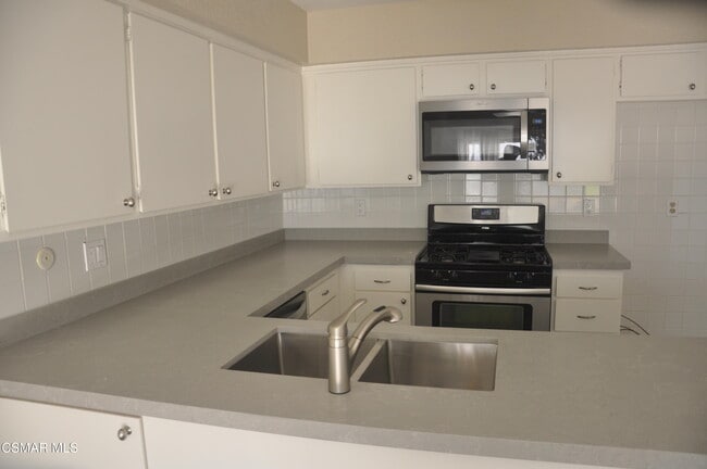 Building Photo - 4162 Lake Harbor Ln