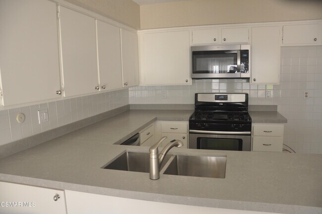 Foto del edificio - 4162 Lake Harbor Ln