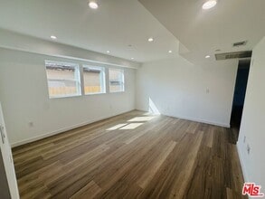 Building Photo - 231 W 85th St