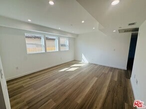 Building Photo - 231 W 85th St