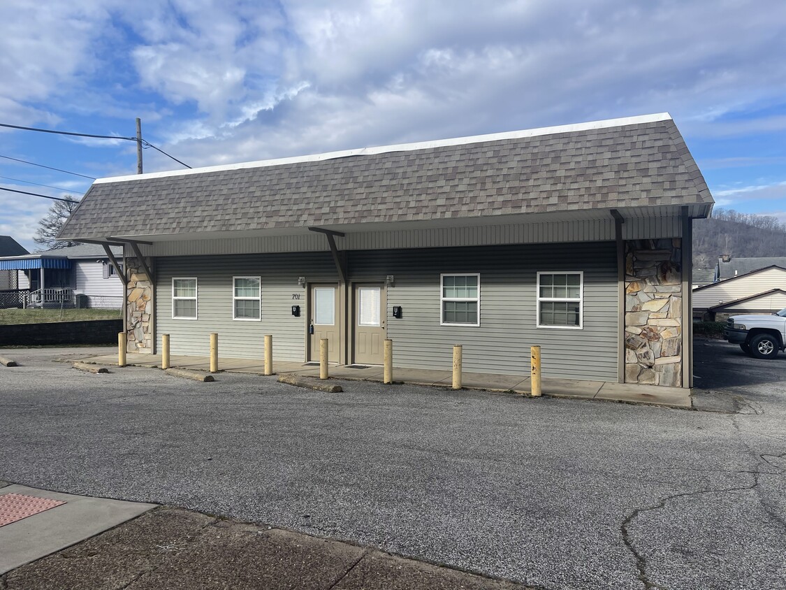Primary Photo - 701 Marshall St