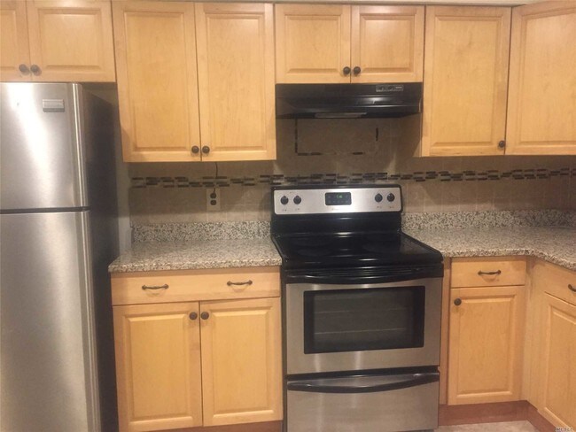 Building Photo - 651 Shore Dr