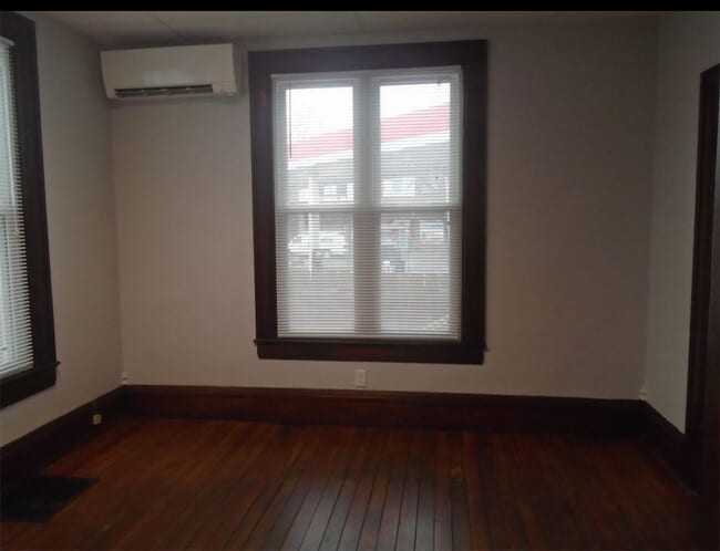 Dormitorio - 623 W Washington Blvd