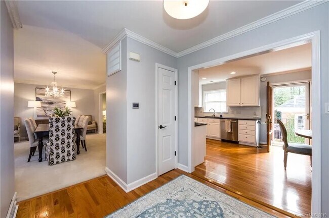 Foto del edificio - 2127 Edenton Rd