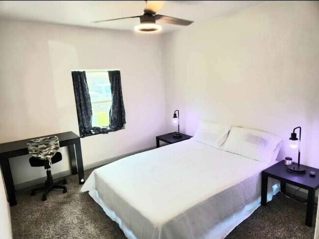 Foto del edificio - 909 Greencove Dr