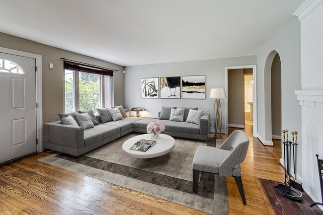 Building Photo - ONE LEVEL LIVING -- BETHESDA !!!  2Bed + 2.5 BA + Home Office / Fin basement,Fenced Yard - .2 to ...