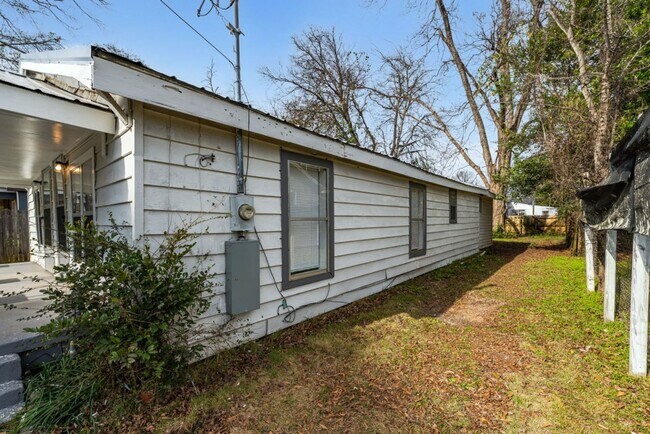 Foto del edificio - Renovated 3BR/2BA Tuscaloosa Gem with Luxu...