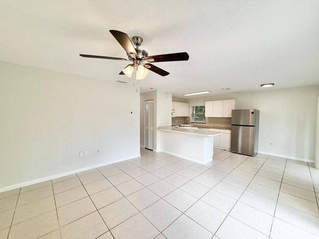 Building Photo - ** BONITA SPRINGS ** 2 BED / 1 BATH ** WEST OF 41 ** PET OK ** ANNUAL RENTAL **