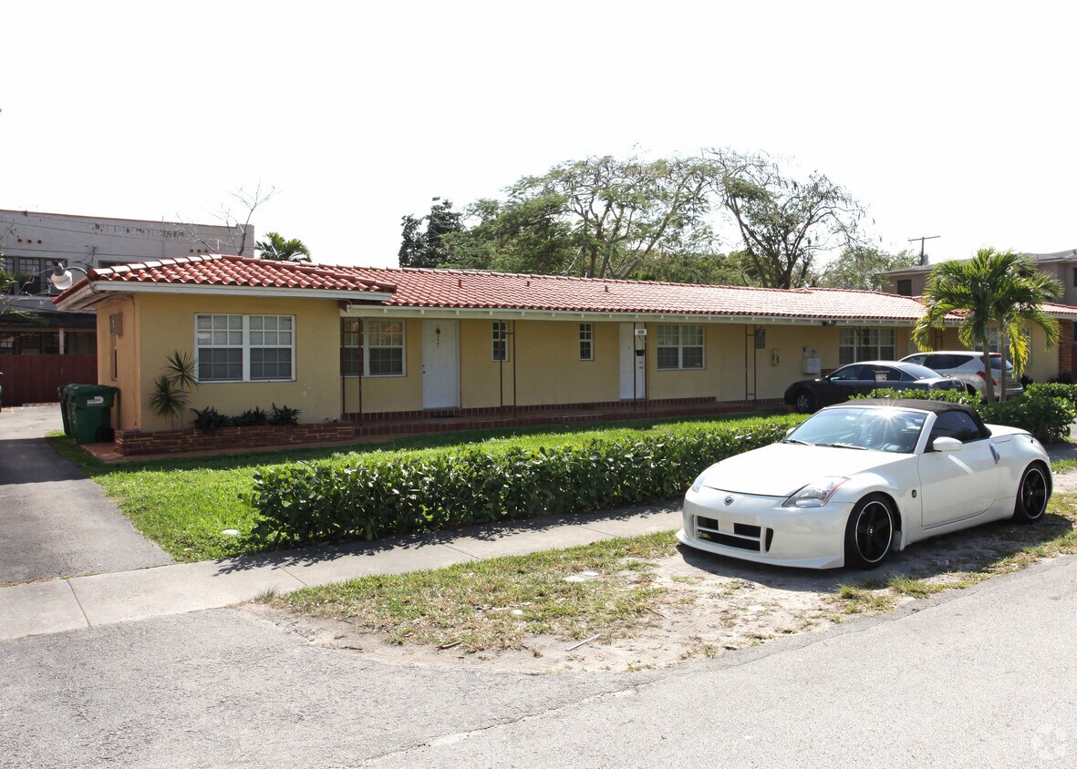 Building Photo - 330 Mendoza Ave