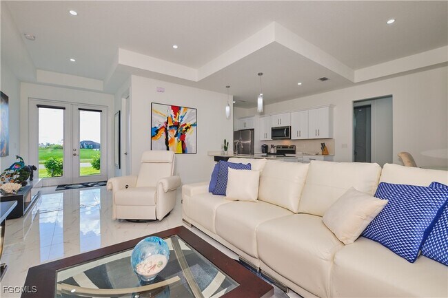 Foto del edificio - 330 El Dorado Blvd N