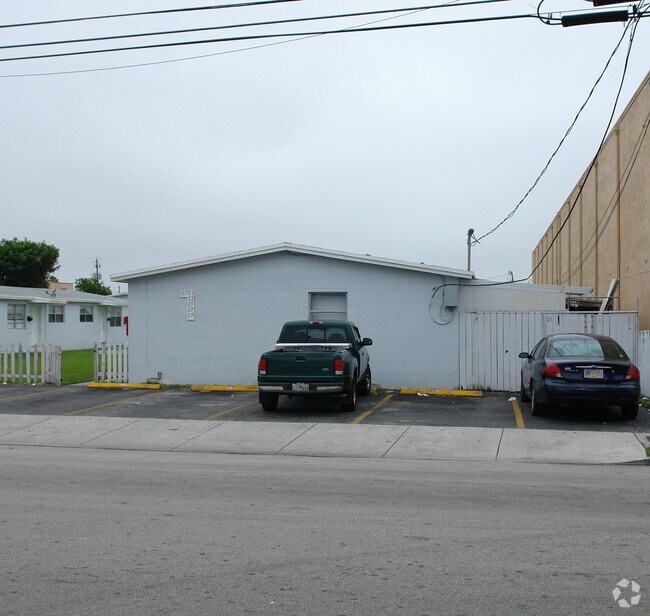Building Photo - 10721-10729 SW 4th St