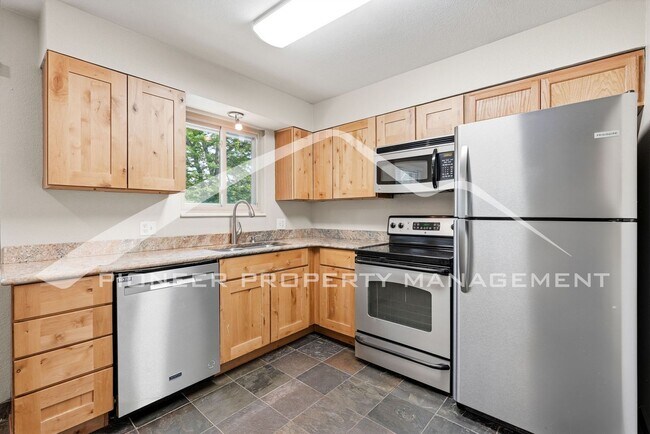 Foto del edificio - Spacious Duplex with Central AC and Washer/Dryer