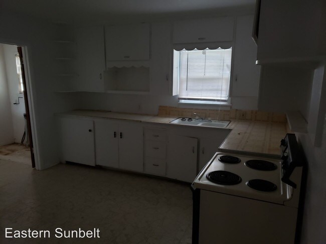 Building Photo - 2 br, 1 bath House - 820 East Canadian