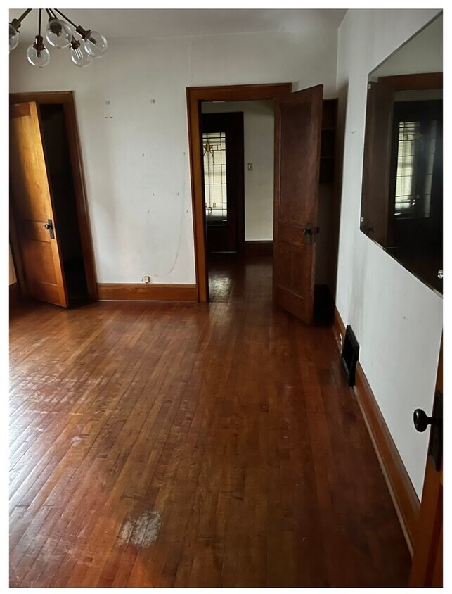 Building Photo - 2001-2003-2003 N 55th St