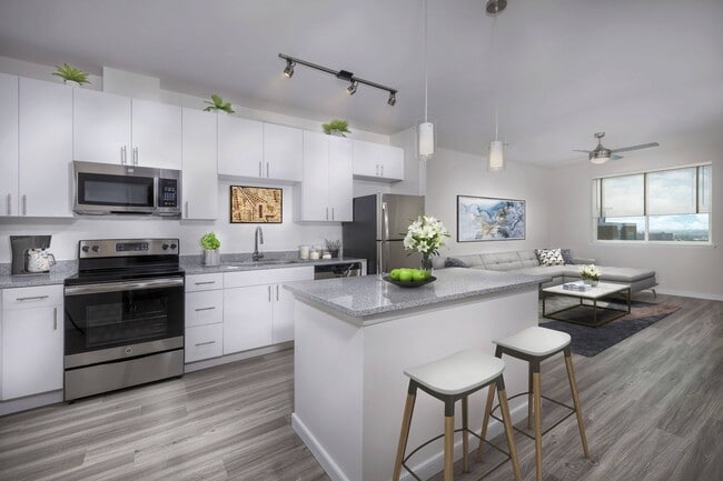 Building Photo - Center West