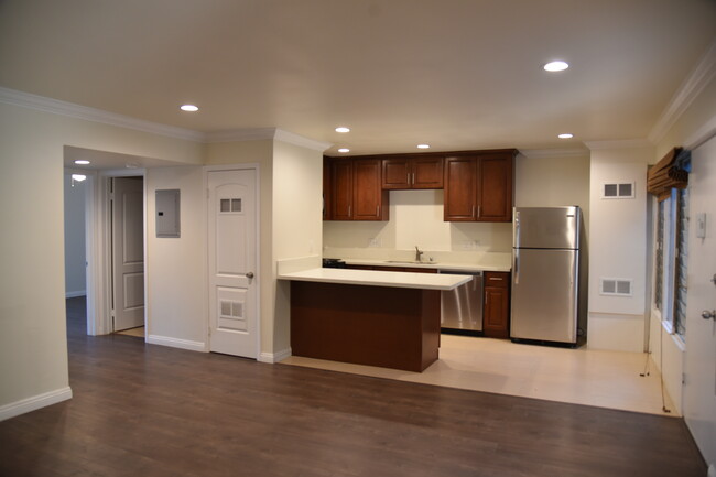 Building Photo - 203 S Madison Ave