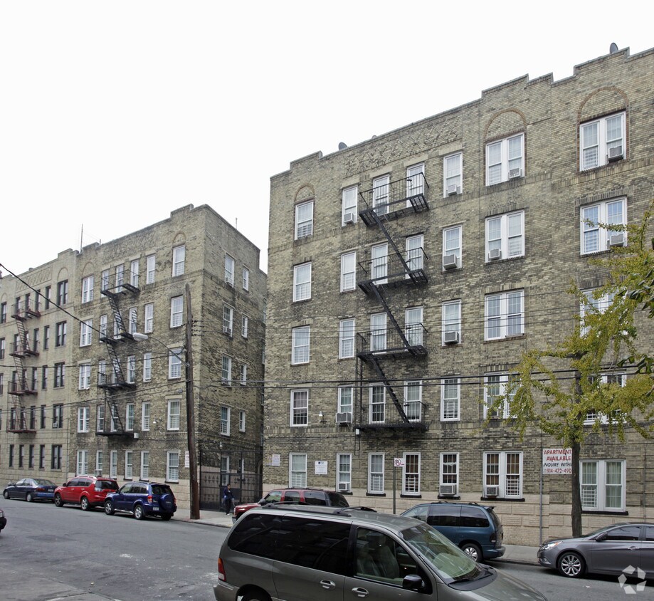 Primary Photo - 3031 Holland Ave