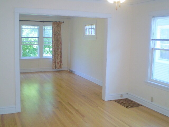 Living room - 7219 W Palatine Ave