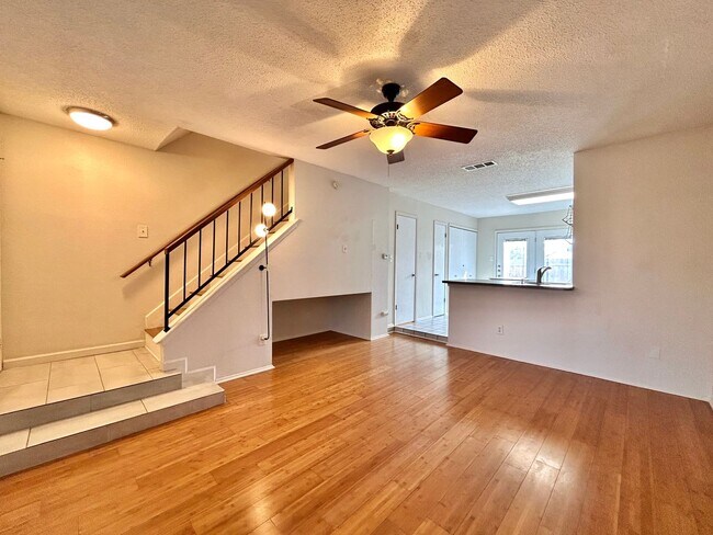 Foto del edificio - 1411 Gracy Farms Ln