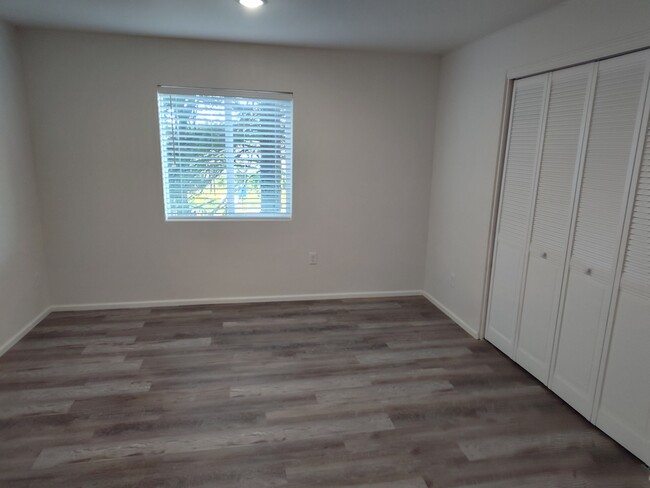 Main bedroom - 3039 SE Dune Ave