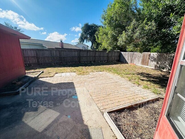Building Photo - 862 Siskin Cir