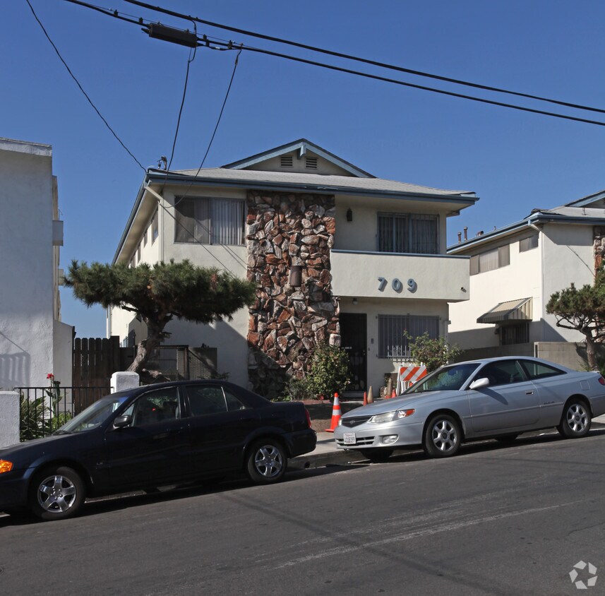 Primary Photo - 709 Bunker Hill Ave