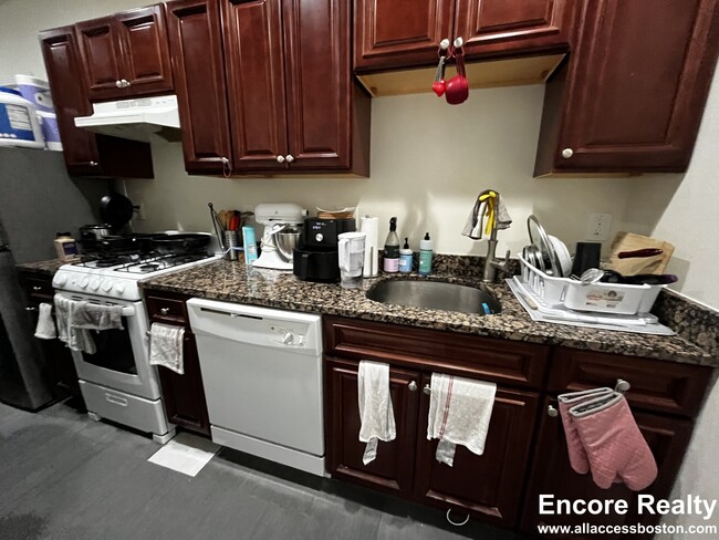 Building Photo - 58 Queensberry St