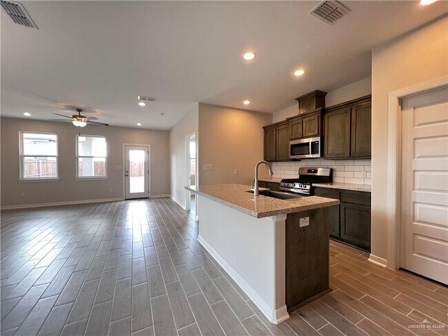 Building Photo - 15 Sol Dorado St