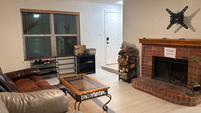 Foto del edificio - Room in House on Bandera St