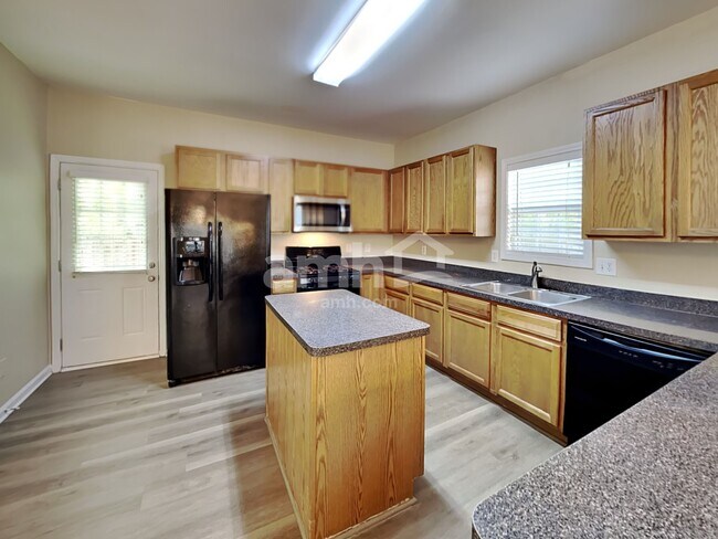 Foto del edificio - 208 Cole Ct