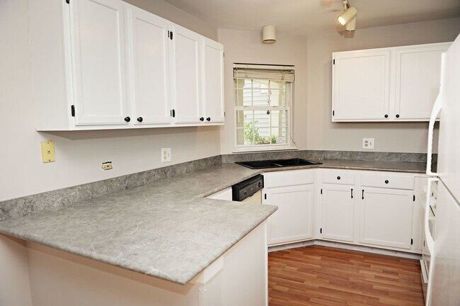 Building Photo - 1138 Talbots Ln