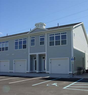 Garage & parking - 245 Lake Ave