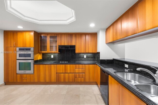 Foto del edificio - 9559 Collins Ave