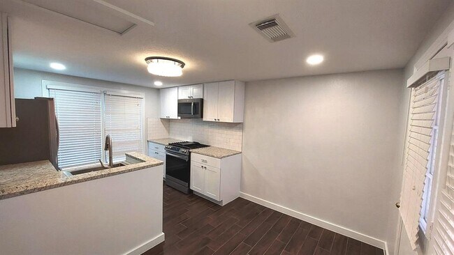 Foto del edificio - 870 E 25th St