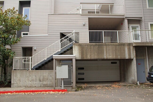 Building Photo - 1 Bedroom Condominium at Macadam Village i...