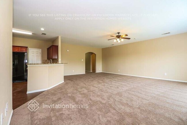 Foto del edificio - 4808 Bluebird Ln