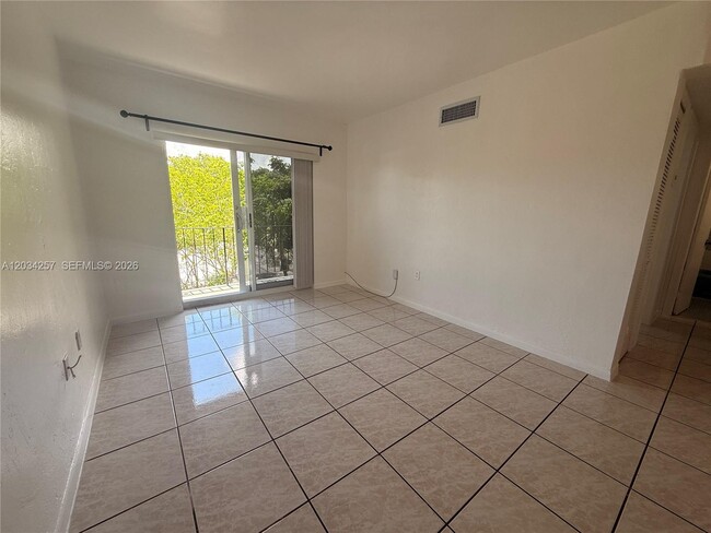 Foto del edificio - 1860 SW 22nd St