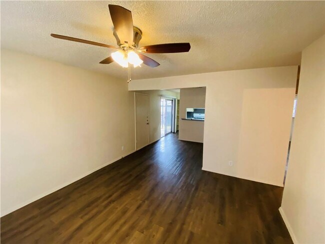 Building Photo - 1710 Ledgewood Dr