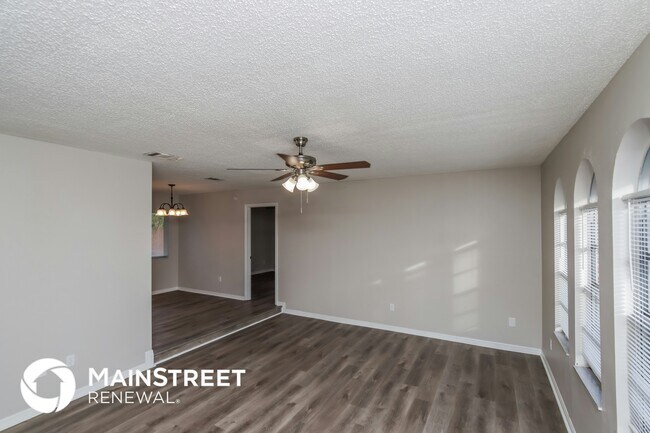 Building Photo - 983 Eastlake St SE