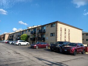 Building Photo - 5113 N East River Rd