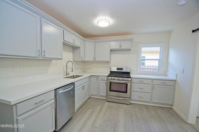 Building Photo - 985 10th St