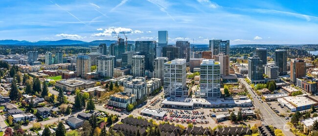 Foto del edificio - 1200 Bellevue Way NE