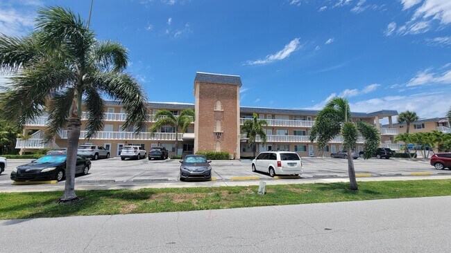 Building Photo - 131 Doolen Ct